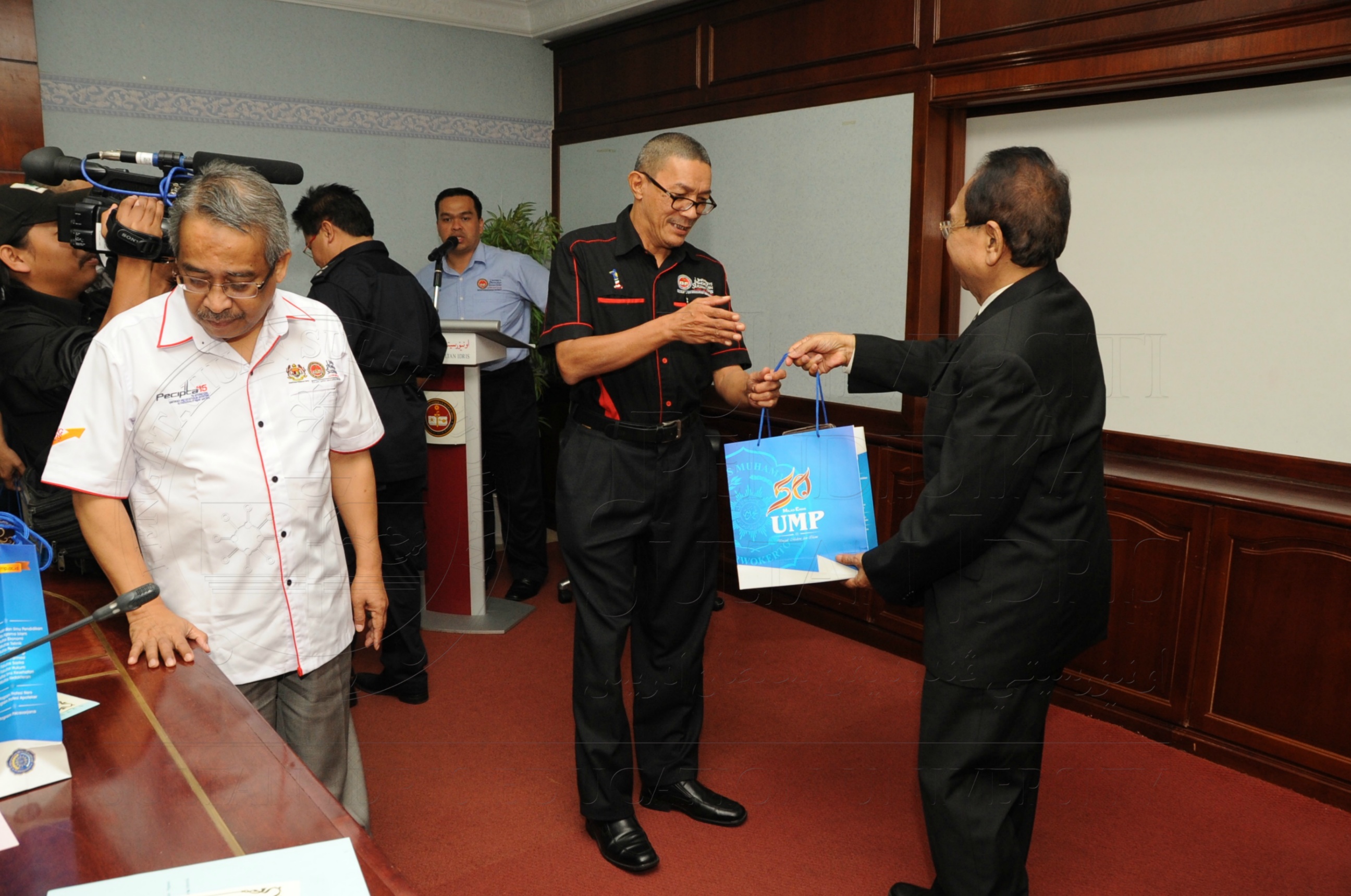 PRO16 6 Mou HAS 7981